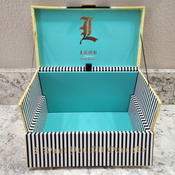 L.A.M.B. Gwen Stefani Fragrance/Jewelry Box,  '07 Collectible Gift Box - Picture 10 of 15
